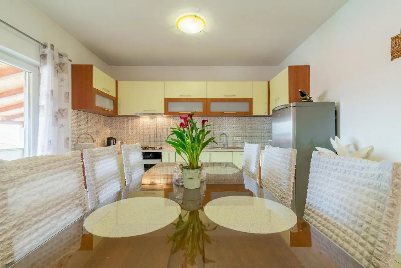 Apartments With A Parking Space Bibinje, Zadar - 17554  ビビニェ